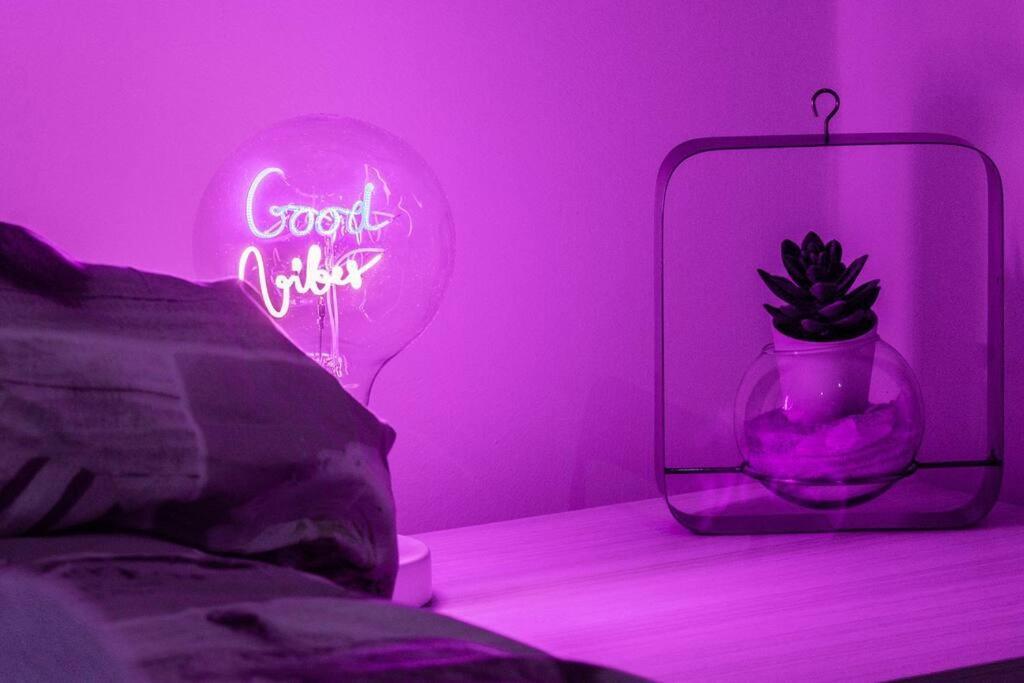 Urban Loft - Purple Loft Apartment
